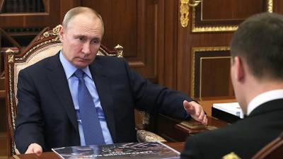 Владимир Путин - Дмитрий Песков - Владимир Ефимов - Путин может вернуться к очному формату работы через несколько месяцев - iz.ru - Москва