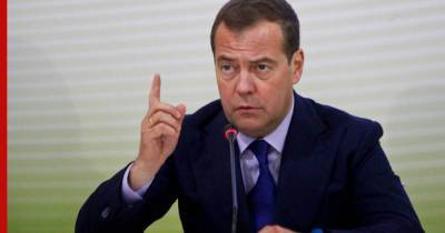 Дмитрий Медведев - Медведев призвал уделить внимание вакцинации мигрантов от COVID-19 - profile.ru