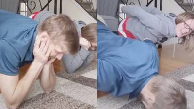 Блогерша показала простое упражнение, выполнить которое могут только девушки: видео - 24tv.ua
