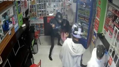 14-летняя девочка из Колумбии прогнала грабителей с помощью мачете. - riafan.ru - Колумбия