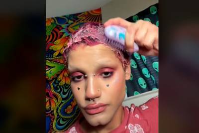 Еще одна женщина полила голову суперклеем вслед за новым трендом в TikTok - lenta.ru - Лос-Анджелес