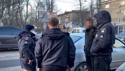 В Одессе банда в сговоре с полицейским заманивала людей через интернет: "приглашали на квартиру, чтобы..." - odessa.politeka.net - Киевская обл. - Одесса