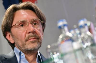 Сергей Шнуров - Иосиф Пригожин - Сергей Жорин - Полиция отказала в возбуждении дела против Пригожина по заявлению Шнурова - aif.ru