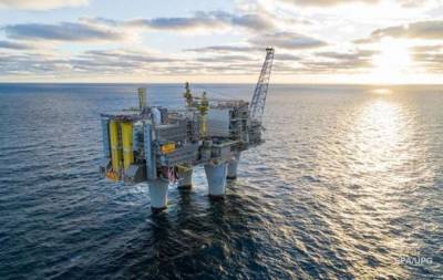 Непогода привела к сокращению суточной добычи нефти в США - lenta.ua - США - Техас