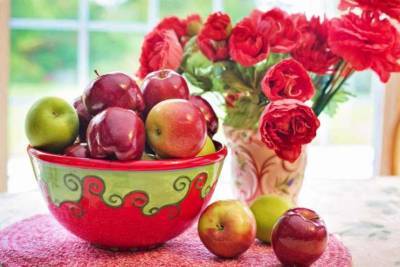 Диетологи рассказали о пользе красных, зеленых и желтых яблок для здоровья - lenta.ua