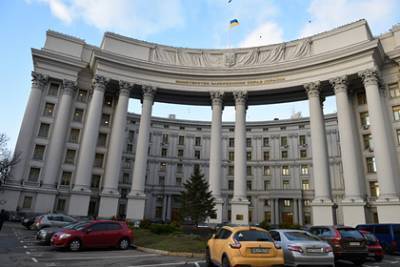 Леонид Кравчук - Дмитрий Кулеба - МИД Украины призвал «выжать максимум» из переговоров по Донбассу - lenta.ru