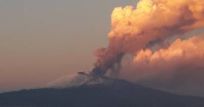 В Италии началось извержение вулкана Этна (фото, видео) - focus.ua - Италия