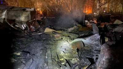 Валерий Горелых - На пожаре в Екатеринбурге погибли мужчина и женщина (ФОТО) - newdaynews.ru - Екатеринбург - Свердловская обл.