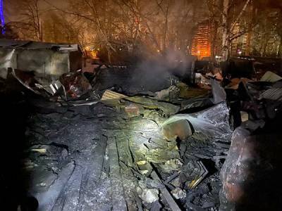 Полиция установила личность погибшего в пожаре частного дома в Екатеринбурге - nakanune.ru - Екатеринбург - Свердловская обл.