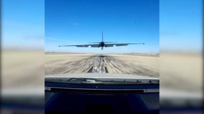Уилл Ропер - Экстремальную посадку "самого сложного" самолета ВВС США показали на видео - piter.tv - США