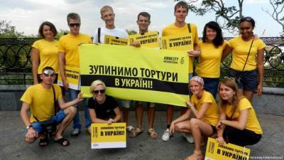 «Amnesty International»: на Донбассе солдаты ВСУ массово насилуют женщин и даже девочек - newsland.com - США - Украина - Ватикан - Донбасс