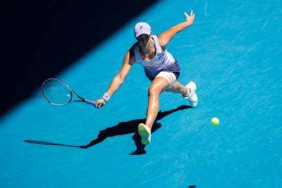 Эшли Барти - Каролина Мухова - Australian Open - "Допустила простые ошибки после перерыва". Первая ракетка мира Барти сенсационно уступила Муховой - sport.ru - Австралия - Чехия - Мельбурн