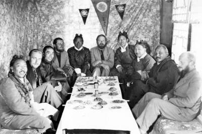 Адольф Гитлер - Генрих Гиммлер - Тибетская экспедиция Третьего рейха: что лучший друг Гиммлера искал в Гималаях - russian7.ru