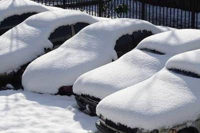 Антон Шапарин - Водителей призвали не оставлять надолго машины под снегом - versia.ru