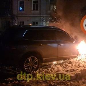 Владислав Антонов - В Киеве подожгли автомобиль руководителя известного паблика. Фото - reporter-ua.com - Киев