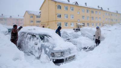 Дмитрий Забрудский - По горло в снегу: Сахалин и Камчатка уже вторые сутки во власти циклона - mir24.tv