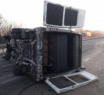 Под Харьковом перевернулся автобус, 10 пассажиров пострадали - news.bigmir.net - Киев - Харьков