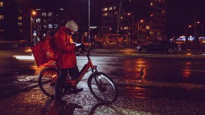 Количество ресторанов с доставкой в Петербурге выросло втрое - delovoe.tv - Москва - Санкт-Петербург - Новосибирск