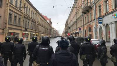 Российские сенаторы одобрили штрафы за неповиновение полиции на митингах - politros.com