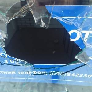 Второй раз за неделю разгромили общественную приемную депутата Запорожского облсовета. Фото - reporter-ua.com - Запорожская обл. - Нападение