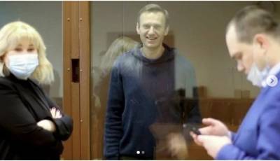 Алексей Навальный - Навальный в тюрьме общается с "андроидами" и точит ложку о стену - news.bigmir.net - Россия