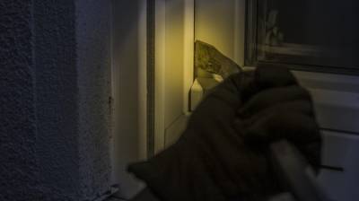 В Воронеже банда рецидивистов вынесла со склада магазина набитый деньгами ящик - vestivrn.ru - Воронеж