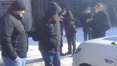 Угрожал убийством: на Закарпатье задержали мужчину за вымогательство 10 тысяч долларов – видео - 24tv.ua - Харьков - Новости
