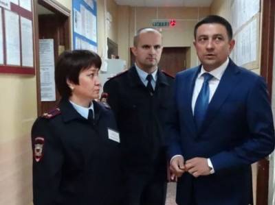 Владимир Колокольцев - Руководство полиции в Югре наказали за тренировку с ОМОНом в школе Нижневартовска - znak.com - Югра - Нижневартовск