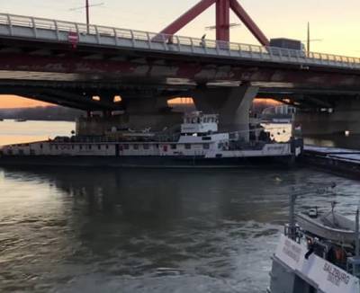 В Будапеште караван барж врезался в мост на Дунае: на помощь пришли украинцы - unn.com.ua - Австрия - Украина - Киев - Оренбург - Венгрия - Будапешт - Дунай