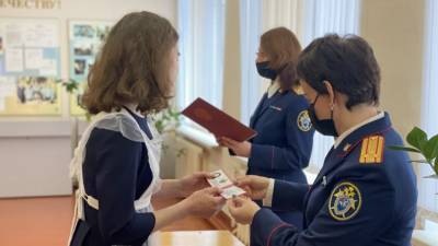 Ученики профильного класса новгородской гимназии принесут клятву долгу России - riafan.ru - Новгородская обл. - Великий Новгород