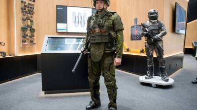 Новый экзоскелет повысит точность стрельбы на 20%, заявили в "Ростехе" - vesti.ru