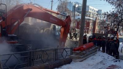 Прорвало трубу: в Самаре затопило Зубчаниновское шоссе - riafan.ru - Самара