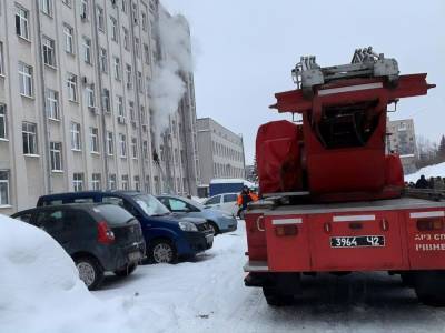 В Ровно горело здание ОГА. Эвакуировали 48 человек, еще около 100 самостоятельно покинули помещение - gordonua.com - Украина - Ровенская обл.