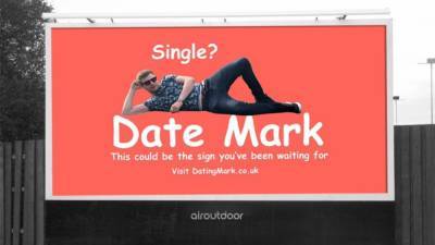 Мужчина разместил свое фото на билборде, чтобы найти любовь: как сработал метод - 24tv.ua