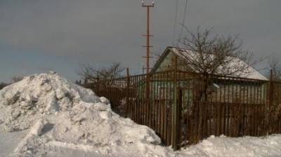При уборке снега пострадала ограда дома на Сортировочной - penzainform.ru