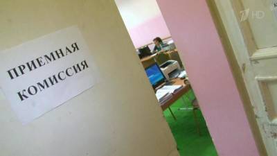 Владимир Путин - Владимир Путин подписал закон о праве детей-сирот получать высшее образование за счет бюджета - 1tv.ru