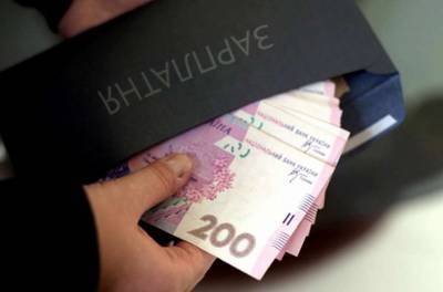 Стало известно сколько украинцев зарабатывают больше 25 тысяч гривен - lenta.ua - Украина