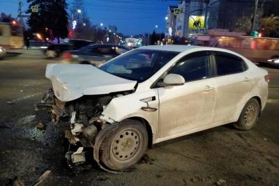 В ДТП в Челябинске пострадали молодой парень и женщина - chel.mk.ru - Челябинск