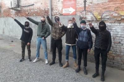 Избивавших антифашистов омских подростков оставили под подпиской - tayga.info - Омск