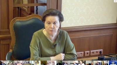 Владимир Путин - Рустам Минниханов - Наталья Комарова - Губернатор Югры просит Путина снизить налоги для нефтяников - znak.com - респ. Татарстан - Югра