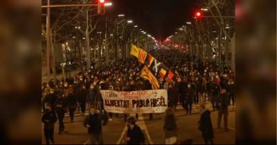 Пабло Асель - Десятки людей ранены в ходе протестов, вспыхнувших в Испании после ареста рэпера - fakty.ua - Испания
