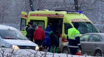 Толпа и реанимация на Гагарина: из-за груды снега сбили молодую девушку - progorod76.ru - Ярославль