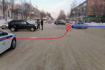 В Сыктывкаре водитель «Приоры» не уступил девушке на перекрестке - bnkomi.ru - респ. Коми - Сыктывкар