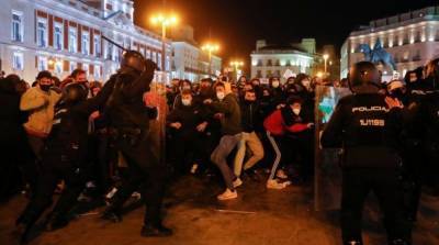 Протесты в Испании переросли в столкновения с полицией - ru.slovoidilo.ua - Испания - Madrid
