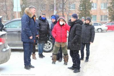 Владимир Бурмистров - Вице-мэр Рязани проверил территории, на уборку которых жаловались в соцсетях - rzn.mk.ru - Рязань