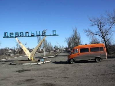 Анка Фельдгузен - Этьен Де-Понсен - Послы Германии и Франции почтили память погибших в Дебальцево, но только с украинской стороны - rosbalt.ru - Киев
