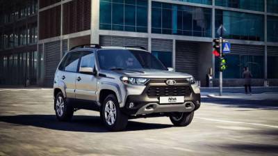 Автовоз с новыми Lada Niva съехал в кювет в Пензенской области, ФАН публикует фото - riafan.ru - Пензенская обл. - Пенза - район Кузнецкий