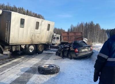 В Ухте КамАЗ врезался в грейдер и Hyundai, пострадали четыре человека - komiinform.ru - Сыктывкар