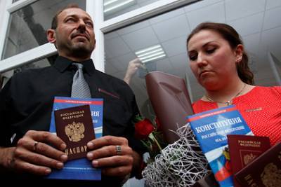 Денис Пушилин - Алексей Резников - Названо число получивших российский паспорт жителей Донбасса - lenta.ru - ДНР - Ростовская обл. - ЛНР - Донбасс - Донецкая обл.