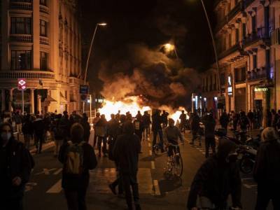 Пабло Асель - В Испании осудили леворадикального репера: в Барселоне, Мадриде и ряде городов вспыхнули массовые беспорядки - unn.com.ua - Киев - Испания - Мадрид - Каталония